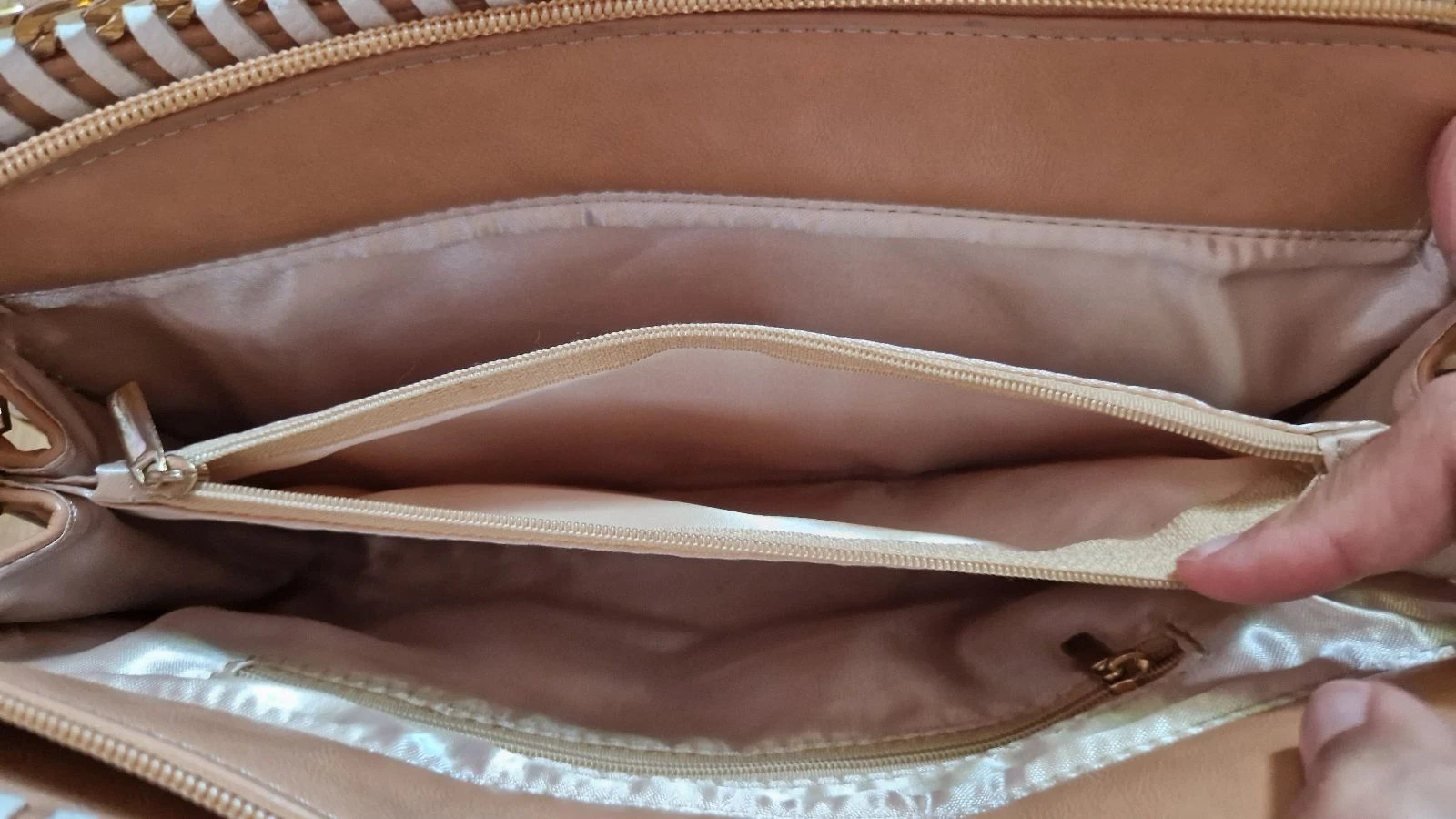 Bolso rosa Collett bandolera y clutch 2en1 dorado – photo 6
